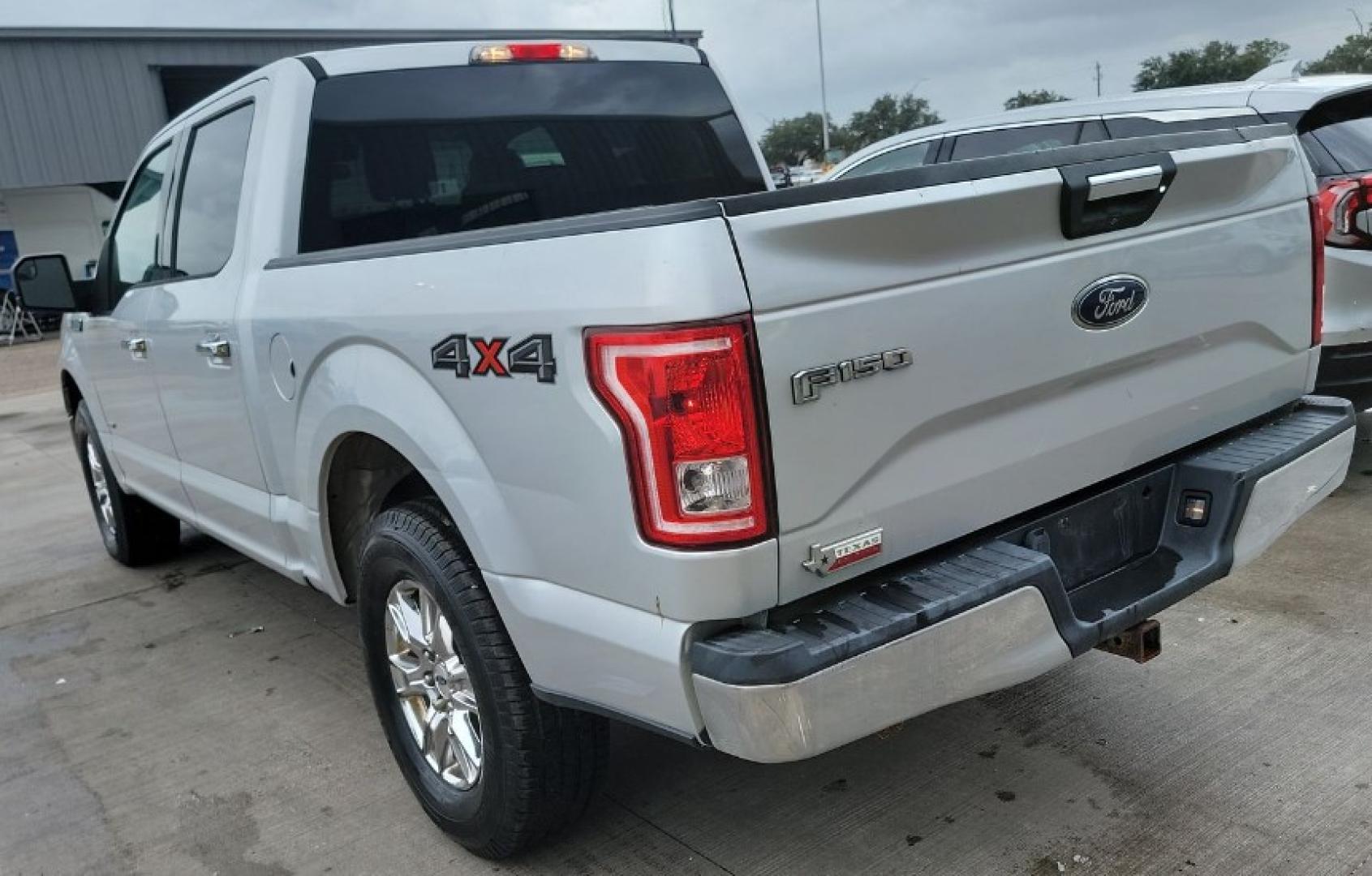 2016 SILVER Ford F-150 XLT SuperCrew 6.5-ft. Bed 4WD (1FTEW1EP9GK) with an 2.7L V6 DOHC 24V engine, 6A transmission, located at 18001 Kellogg Rd, Saucier, MS, 39574, (228) 832-1441, 139.421463, -76.641457 - 2016 Ford F-150 XLT, 4DR, Rear-Wheel Drive, Texas Edition Package, Spare Tire, Keyless Entry, Fog Lights, Trailer Wiring, Sync, Tinted Windows, Folding Mirrors, Alloy Wheels, and Supercrew Cab, ALL HWY MILES SUPER CLEAN EXTREMELY WELL MAINTAINED, HIGHWAY MILES, DEALER SERVICED, OUR SERVICE TECH H - Photo#3