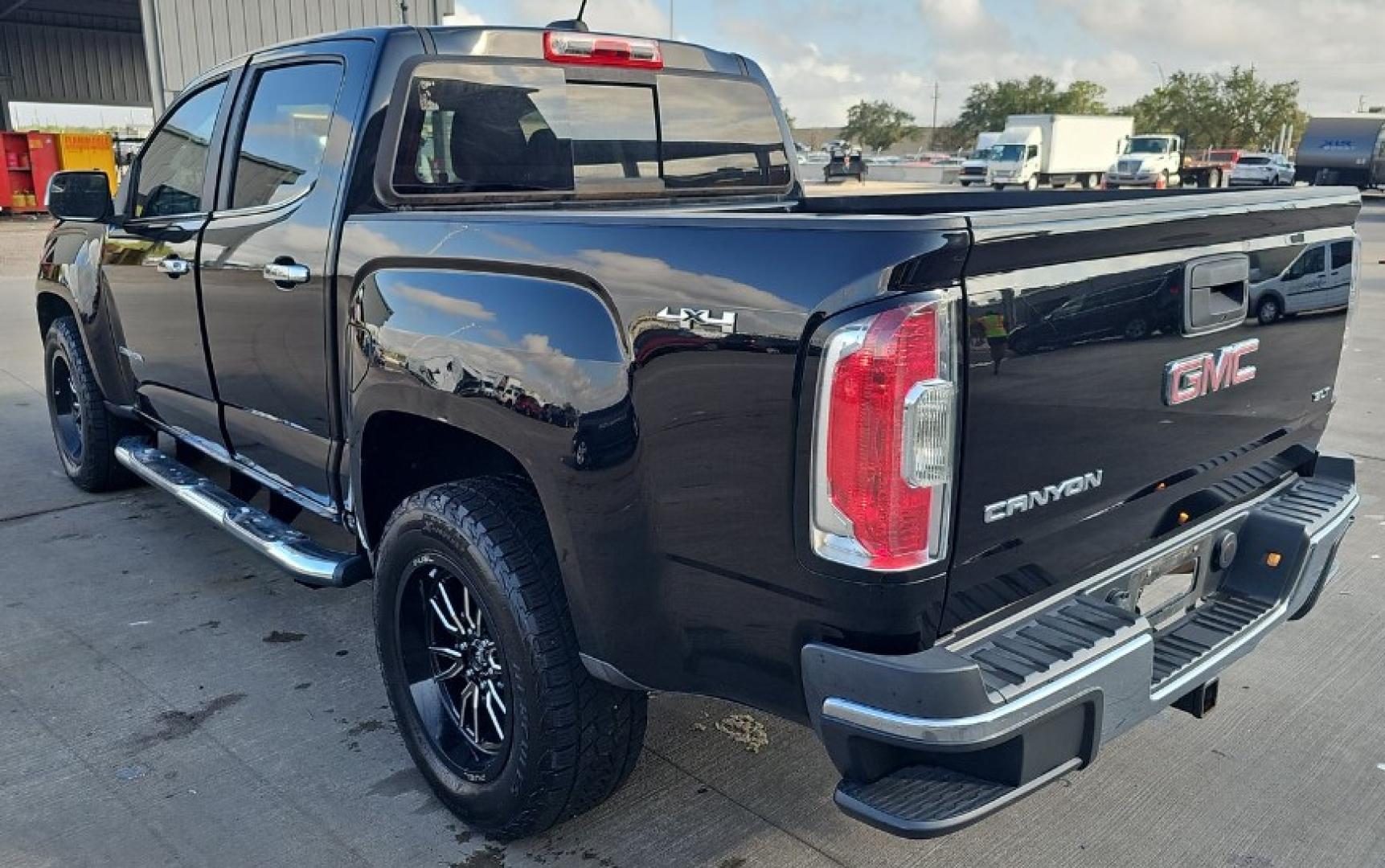 2016 Black GMC Canyon SLT Crew Cab 4WD (1GTG6DE39G1) with an 3.6L V6 DOHC 24V engine, 6A transmission, located at 18001 Kellogg Rd, Saucier, MS, 39574, (228) 832-1441, 139.421463, -76.641457 - 2016 GMC Canyon SLT 4DR, 4X4, Four-Wheel Drive, Preferred Equipment Package, Navigation System, Keyless Entry, Fog Lights, Leather Seats, Heated Seats, 18 Inch Wheels, Alloy Wheels, Intellilink, and Bose Sound System, ALL HWY MILES SUPER CLEAN EXTREMELY WELL MAINTAINED, HIGHWAY MILES, CARFAX CHEC - Photo#5