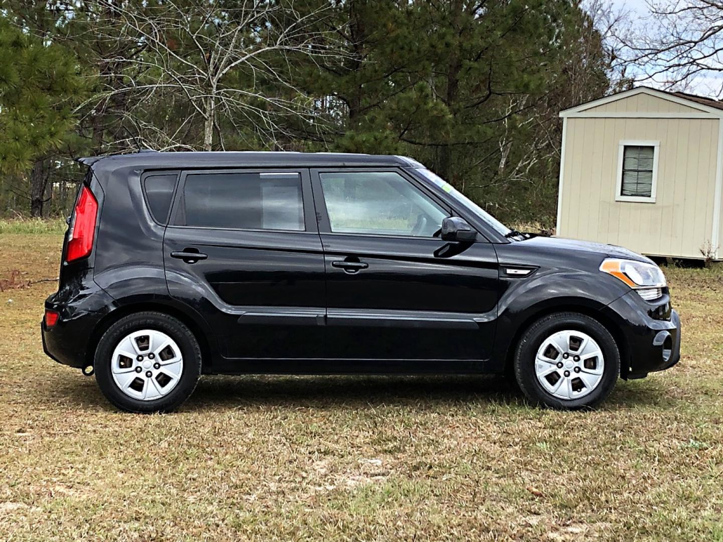 2013 Black Kia Soul Base (KNDJT2A53D7) with an 1.6L L4 DOHC 16V engine, 5-Speed Manual transmission, located at 18001 Kellogg Rd, Saucier, MS, 39574, (228) 832-1441, 39.421459, -76.641457 - 2013 KIA SOUL *** MECHANIC SPECIAL *** {{{ ENGINE SEIZED }}} – CLEAN TITLE – 1.6L L4 DOHC 16V – CARFAX 1-OWNER!! – FUEL SAVER !! est. 35 MPG hwy – AUTOMATIC Transmission – DARK Tinted Windows – CRUISE w/ Steering Wheel Controls – AM/FM/CD/MP3/Bluetooth Stereo MECHANIC S - Photo#1