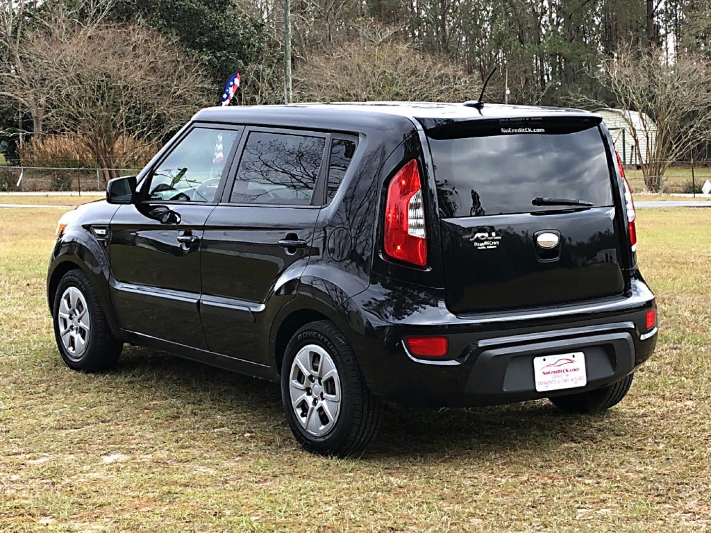 2013 Black Kia Soul Base (KNDJT2A53D7) with an 1.6L L4 DOHC 16V engine, 5-Speed Manual transmission, located at 18001 Kellogg Rd, Saucier, MS, 39574, (228) 832-1441, 39.421459, -76.641457 - 2013 KIA SOUL *** MECHANIC SPECIAL *** {{{ ENGINE SEIZED }}} – CLEAN TITLE – 1.6L L4 DOHC 16V – CARFAX 1-OWNER!! – FUEL SAVER !! est. 35 MPG hwy – AUTOMATIC Transmission – DARK Tinted Windows – CRUISE w/ Steering Wheel Controls – AM/FM/CD/MP3/Bluetooth Stereo MECHANIC S - Photo#2