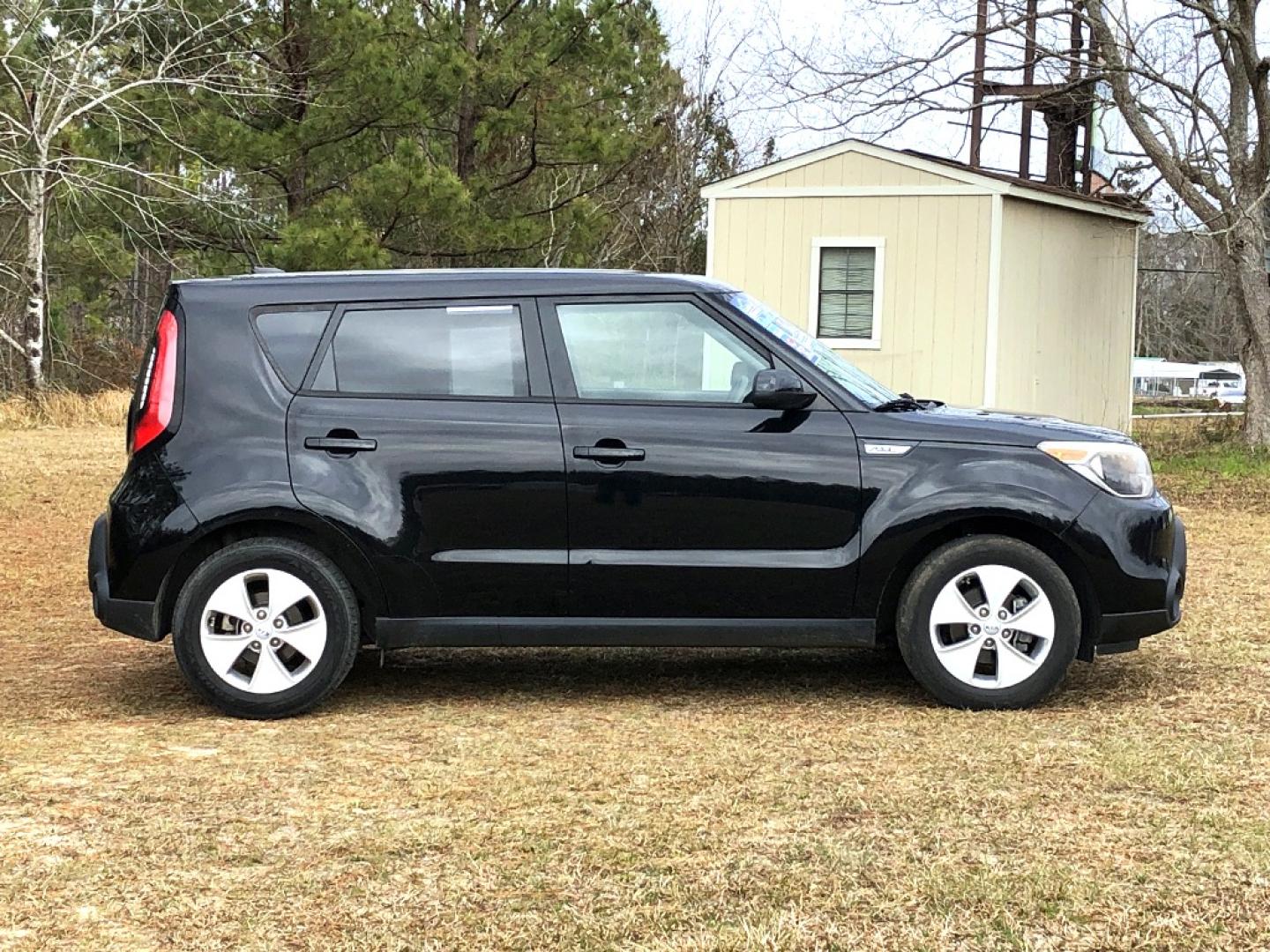 2015 Black Kia Soul Base (KNDJN2A20F7) with an 1.6L L4 DOHC 16V engine, Automatic transmission, located at 18001 Kellogg Rd, Saucier, MS, 39574, (228) 832-1441, 39.421459, -76.641457 - Photo#1