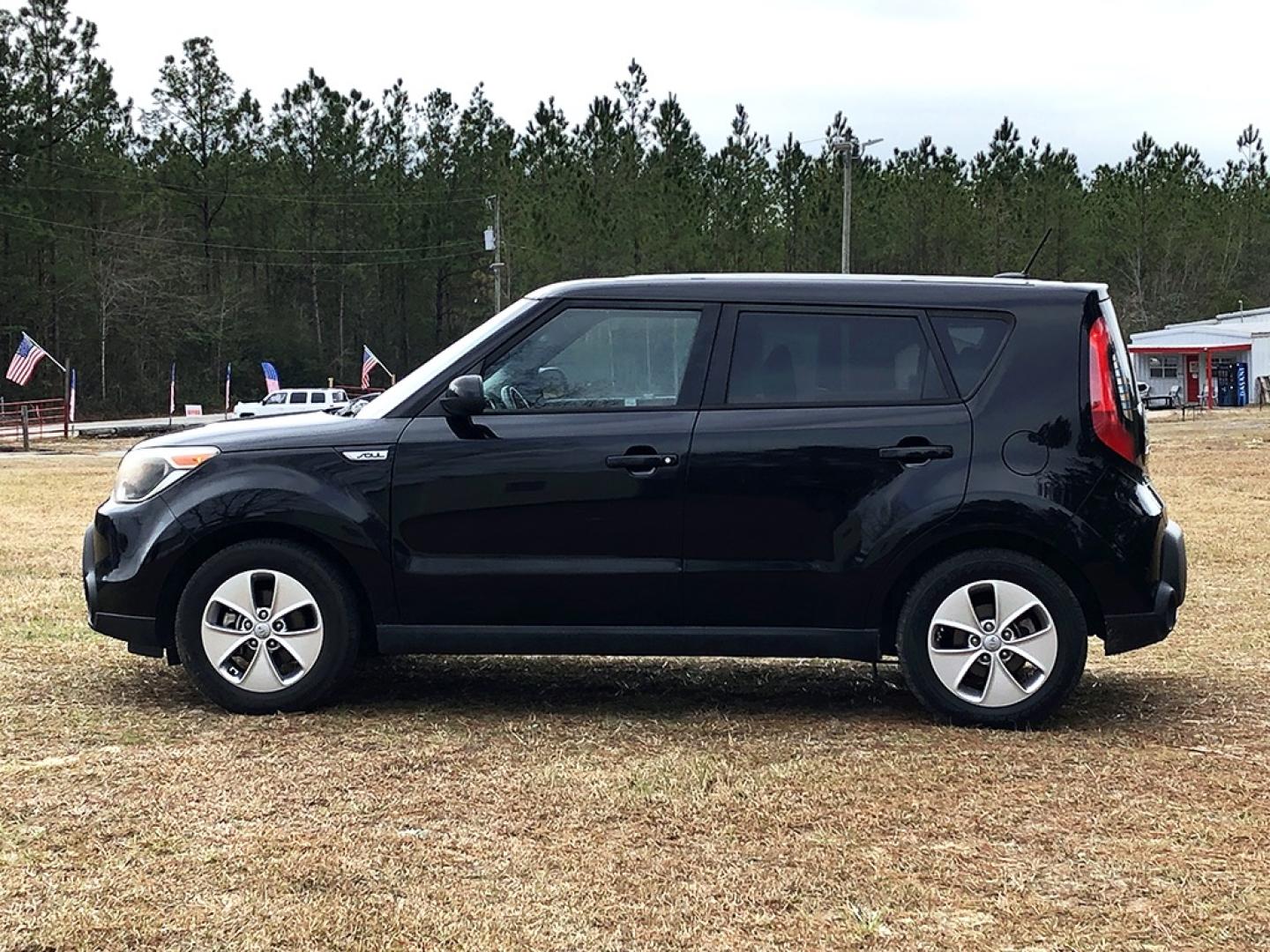 2015 Black Kia Soul Base (KNDJN2A20F7) with an 1.6L L4 DOHC 16V engine, Automatic transmission, located at 18001 Kellogg Rd, Saucier, MS, 39574, (228) 832-1441, 39.421459, -76.641457 - Photo#2