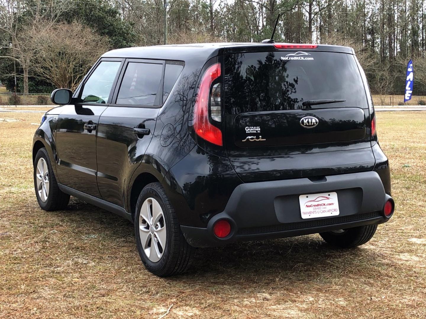 2015 Black Kia Soul Base (KNDJN2A20F7) with an 1.6L L4 DOHC 16V engine, Automatic transmission, located at 18001 Kellogg Rd, Saucier, MS, 39574, (228) 832-1441, 39.421459, -76.641457 - Photo#3