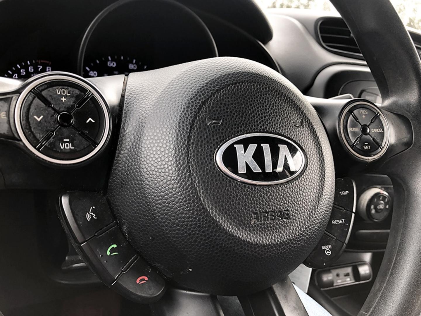 2015 Black Kia Soul Base (KNDJN2A20F7) with an 1.6L L4 DOHC 16V engine, Automatic transmission, located at 18001 Kellogg Rd, Saucier, MS, 39574, (228) 832-1441, 39.421459, -76.641457 - Photo#6